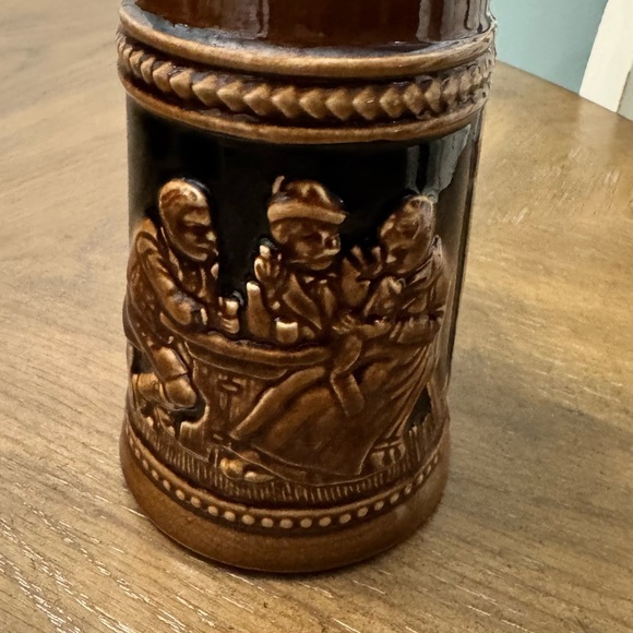 1940s. It is a glazed pottery mug with a detailed relief design - Picture 5 of 5